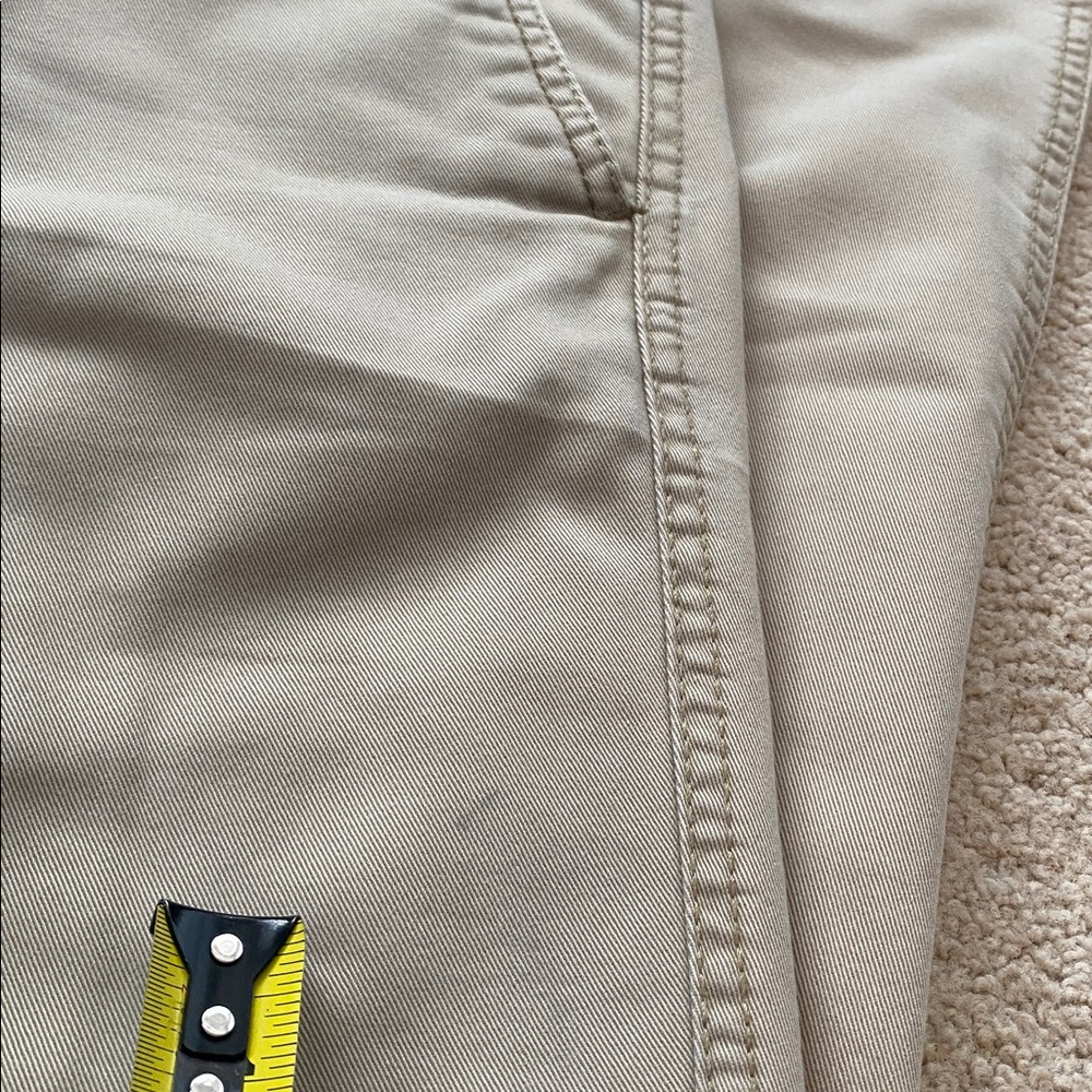 Life khaki a HAGGAR Co. relaxed straight 32X32 cotton/poly blend khaki pants - Picture 16 of 16